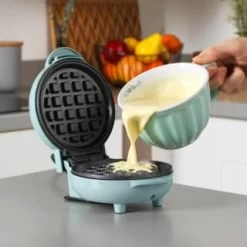 Giles & Posner Mini Waffle Maker -Kitchen Shop 395094 giles and posner mini waffle maker 2